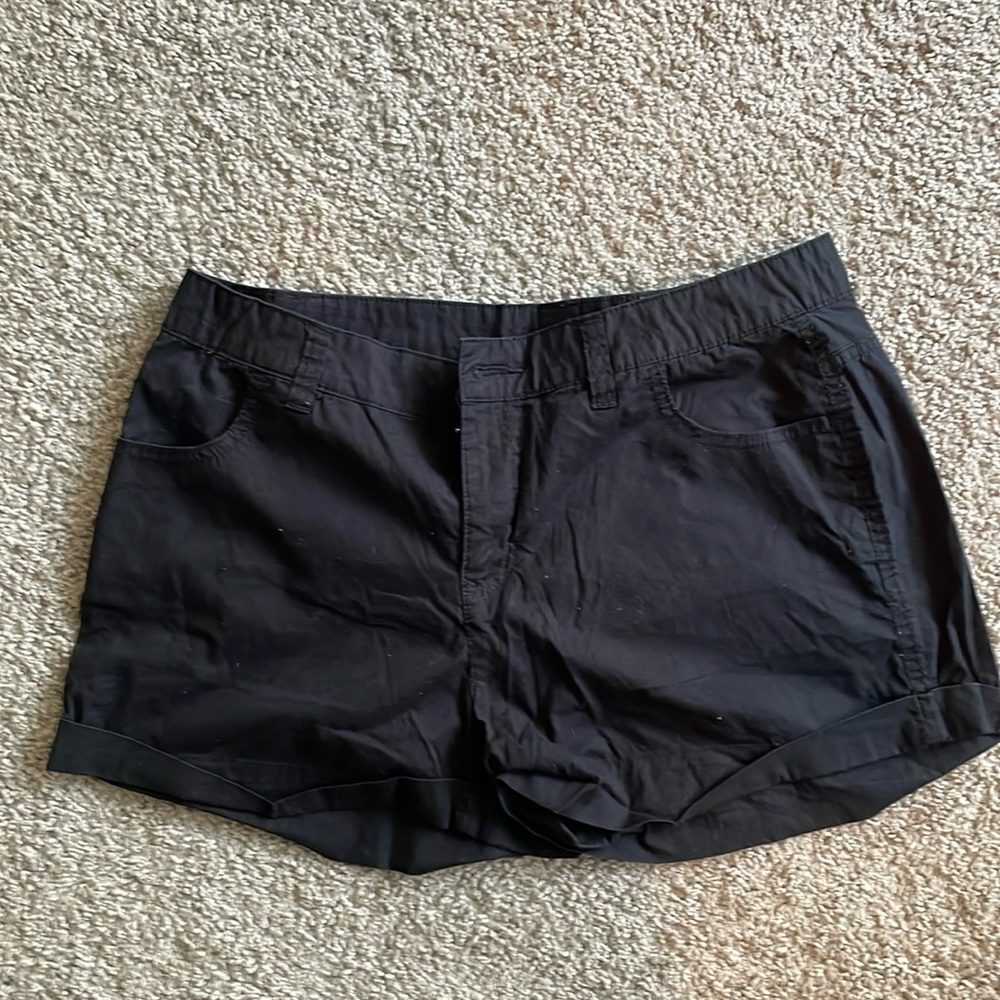 Mix & Co black chino shorts size M